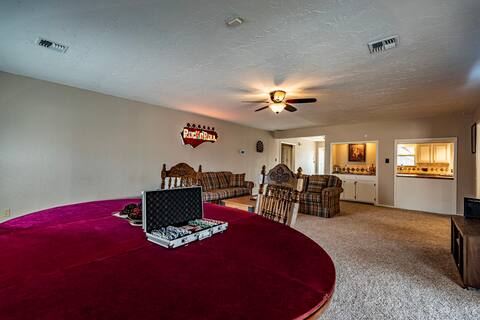 LARGE, open space house less than 5 minutes from Ft. Sill