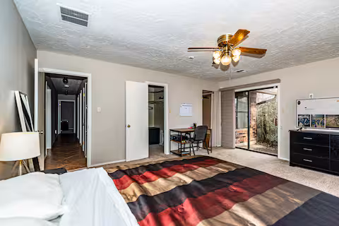 LARGE, open space house less than 5 minutes from Ft. Sill